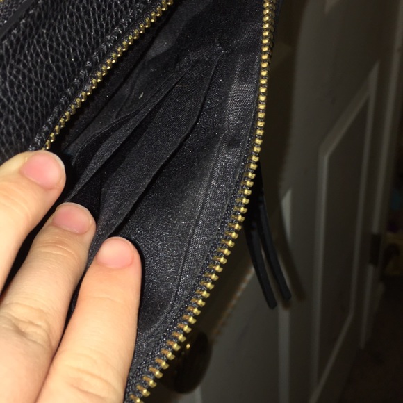 Liz Claiborne cross over purse - Picture 4 of 5